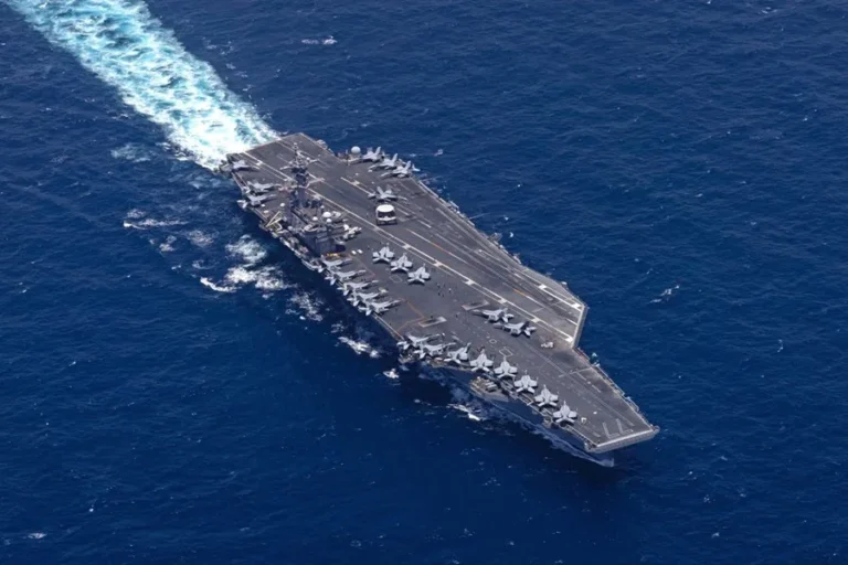 IRAN-PORTAAVIONES-EEUU