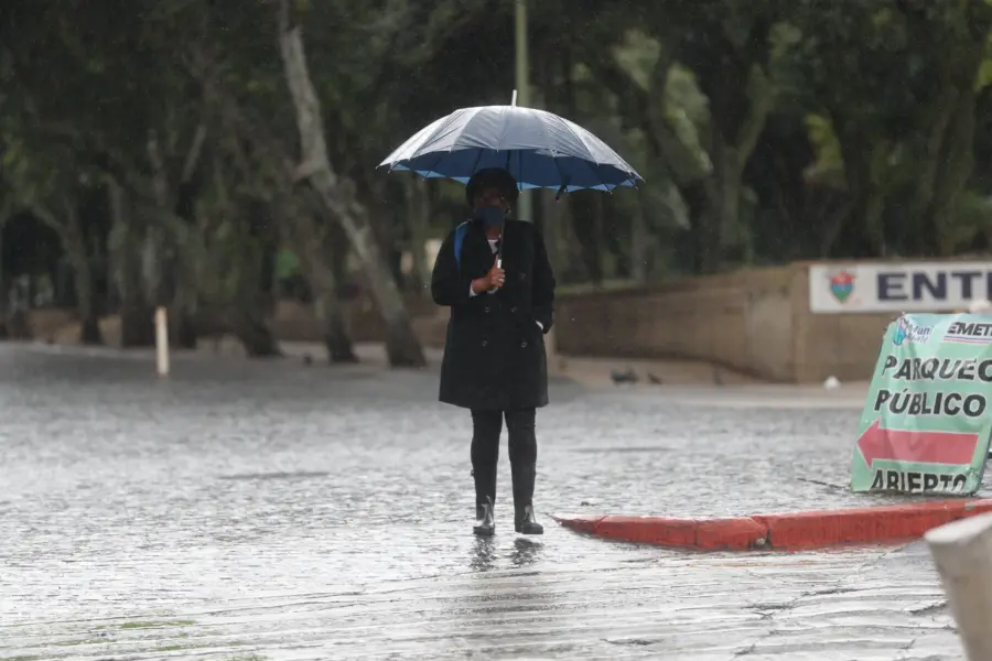 Lluvias-en-Guatemala-900x600