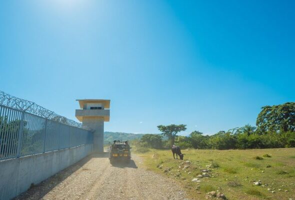 frontera-dominicana-muro-e1793099964110