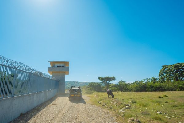 frontera-dominicana-muro-e1793099964110